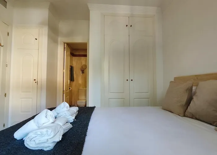 Pinogolf Elviria With Free Parking, Wifi, Pool And Large Terrace شقة